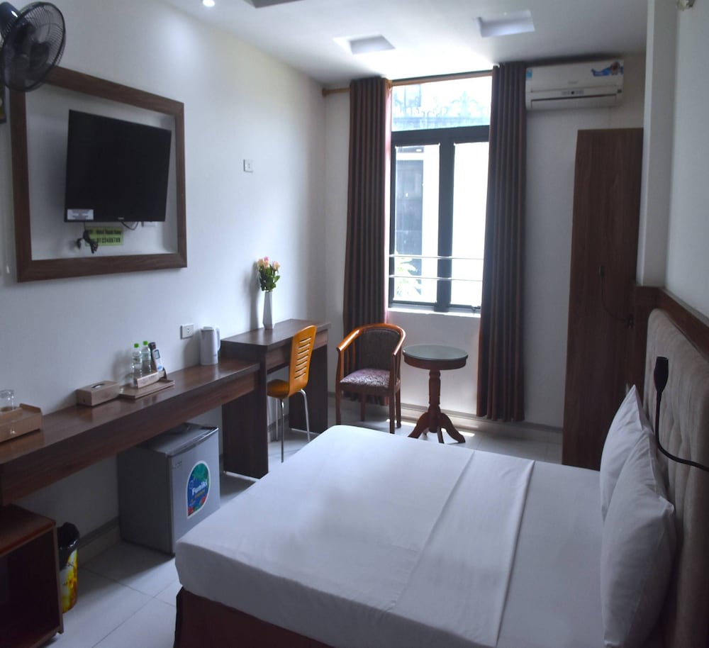 thanh hang hotel near emerald my dinh