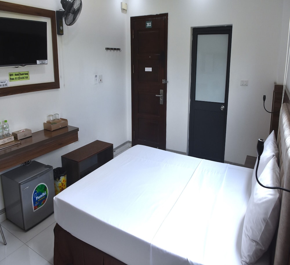 thanh hang hotel near emerald my dinh