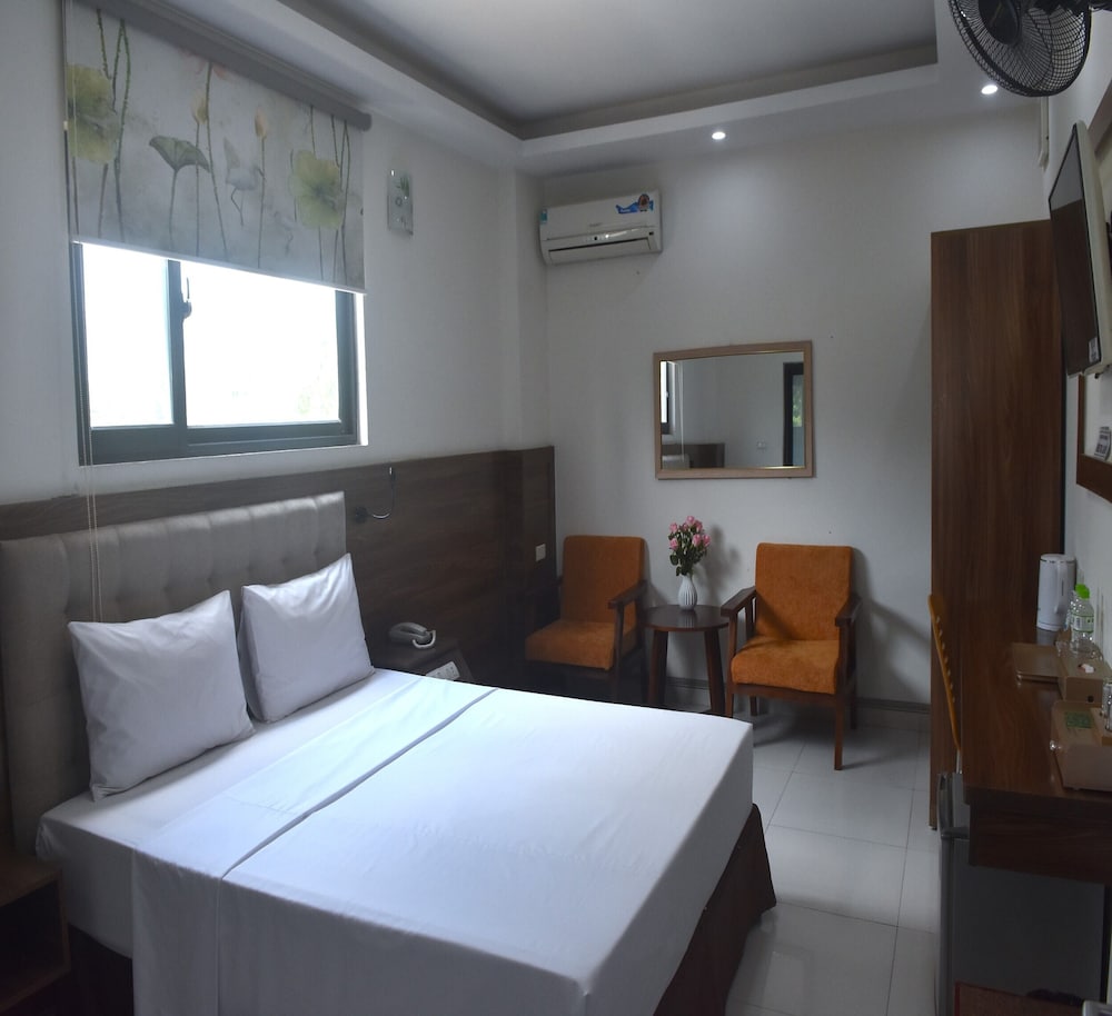 thanh hang hotel near emerald my dinh