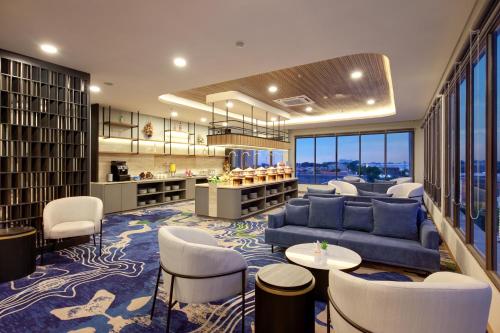 aston palu hotel and conference center