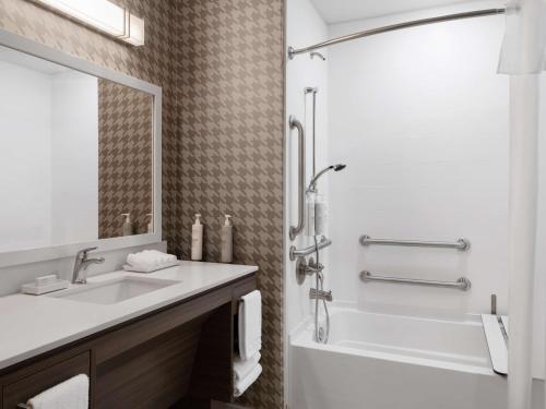home2 suites by hilton brownsburg
