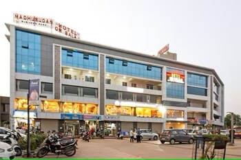 hotel om balaji