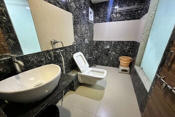hotel om balaji