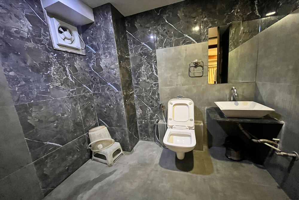 hotel om balaji
