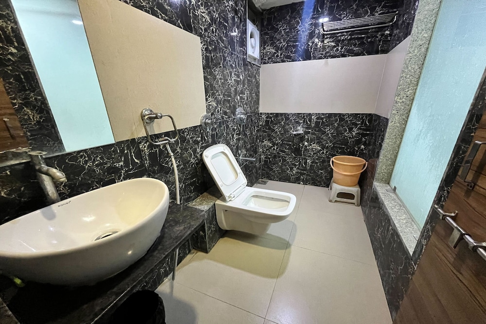 hotel om balaji