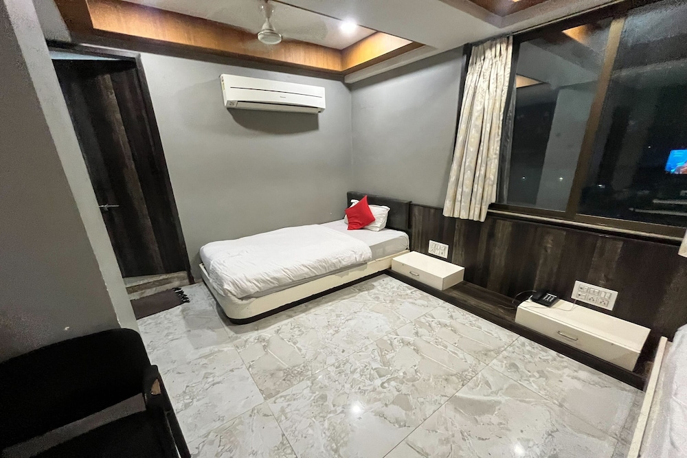 hotel om balaji