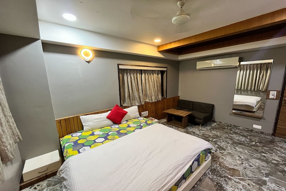 hotel om balaji