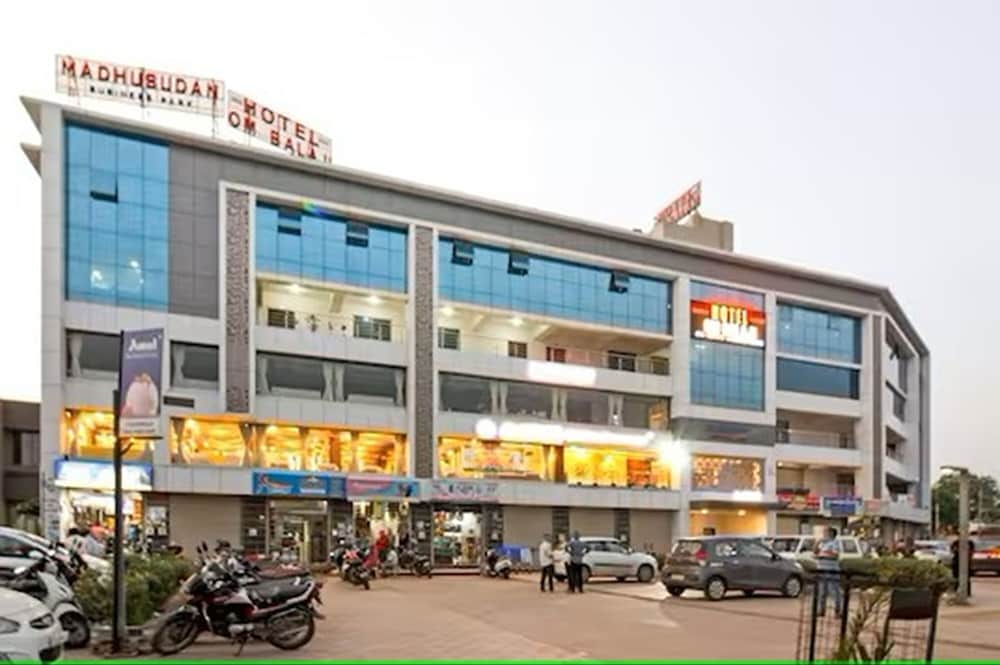 hotel om balaji