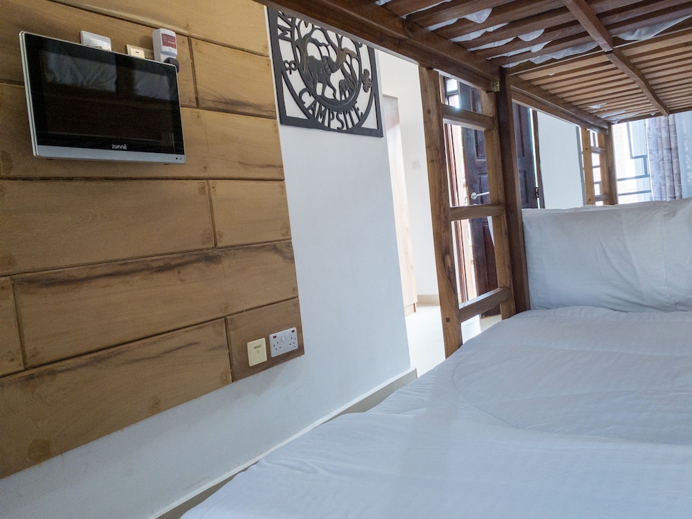 mkomazi hotels and campsite
