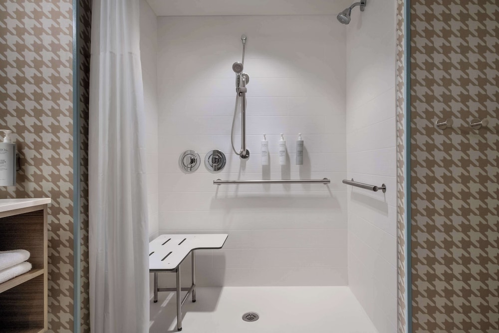 home2 suites by hilton austin east side 5th street