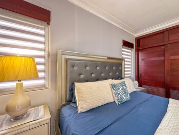 incredible 3 br penthouse w bbq jacuzzi