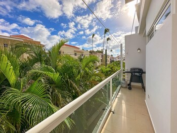 incredible 3 br penthouse w bbq jacuzzi