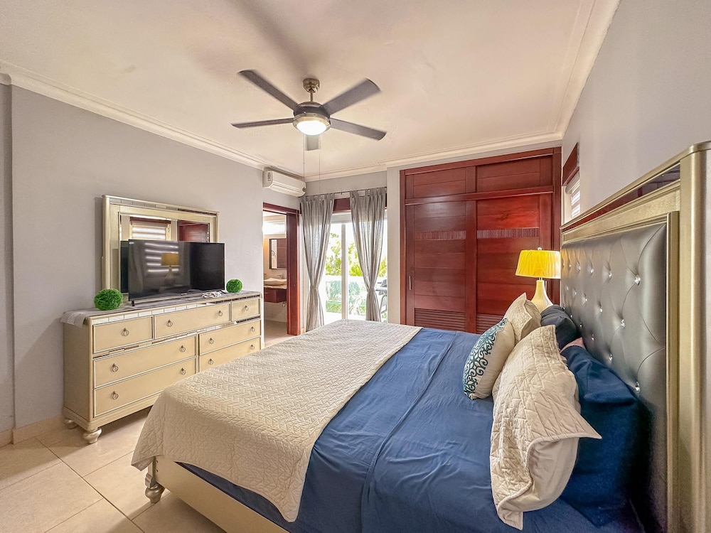 incredible 3 br penthouse w bbq jacuzzi
