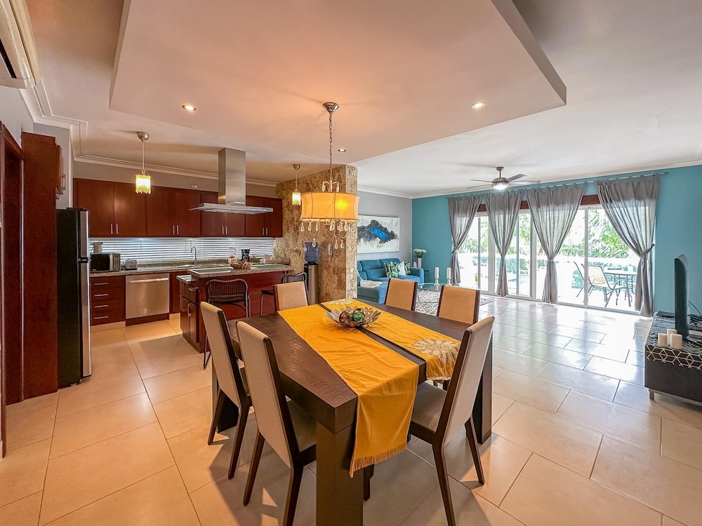 incredible 3 br penthouse w bbq jacuzzi