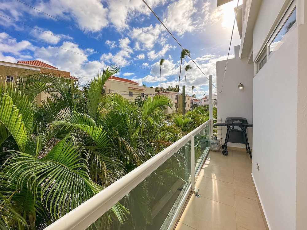incredible 3 br penthouse w bbq jacuzzi