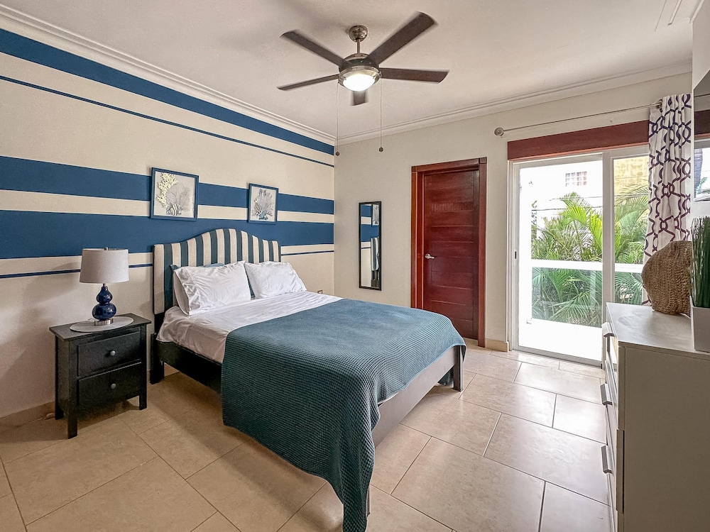 incredible 3 br penthouse w bbq jacuzzi