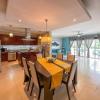 incredible 3 br penthouse w bbq jacuzzi