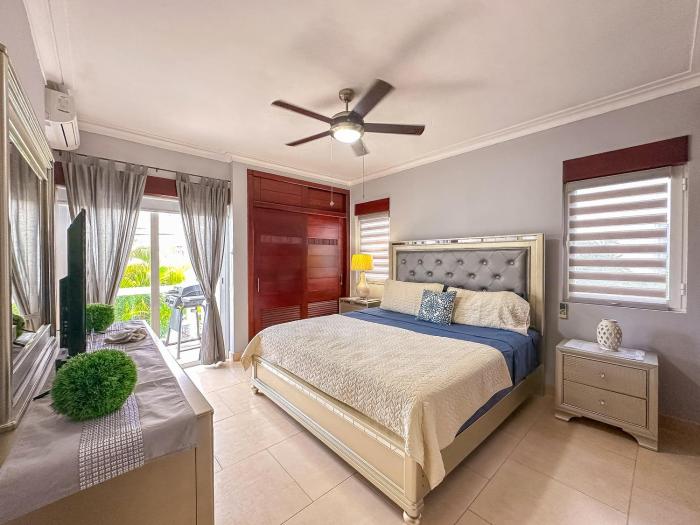 incredible 3 br penthouse w bbq jacuzzi