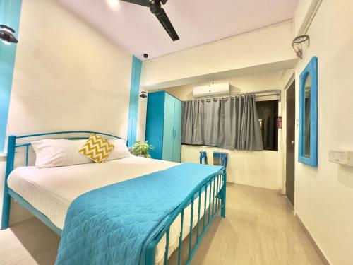 locomo hostel express stay work eat