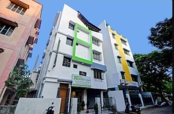 hotel green leaf by stays easy