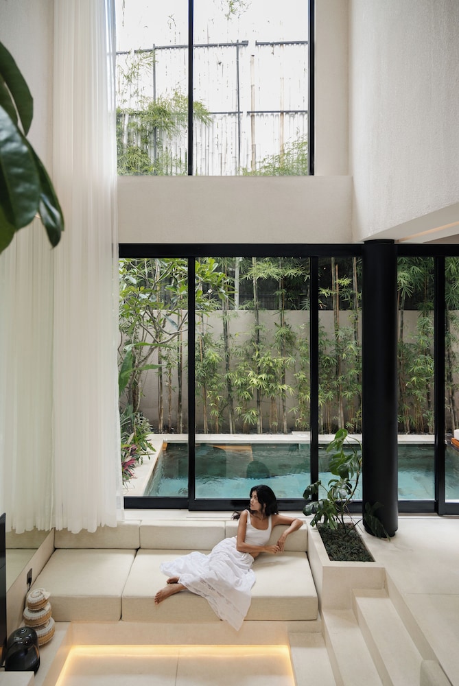 vox villas