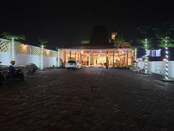 Omah Joglo Bugis,Indonesia>>Asrikaton,3 star