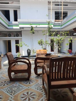 Omah Joglo Bugis,Indonesia>>Asrikaton,3 star