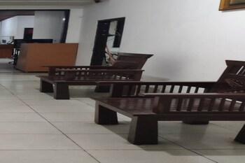 oyo 93523 penginapan laras paminggir