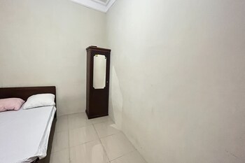oyo 93523 penginapan laras paminggir