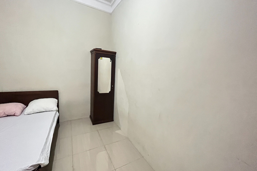 oyo 93523 penginapan laras paminggir