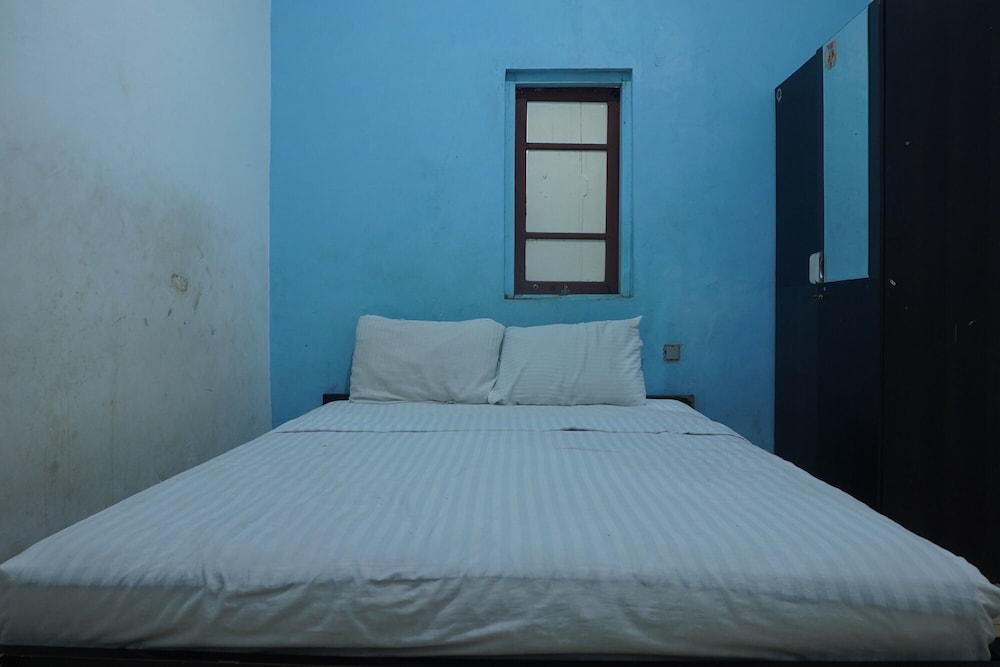 oyo 93523 penginapan laras paminggir