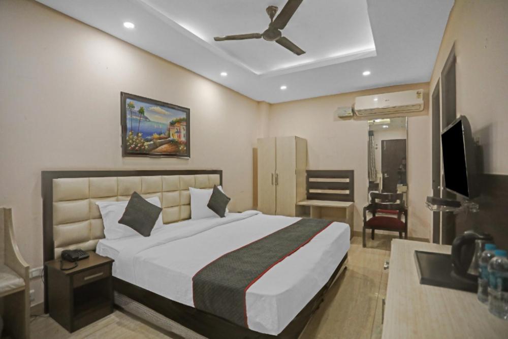 qotel hotel pitampura