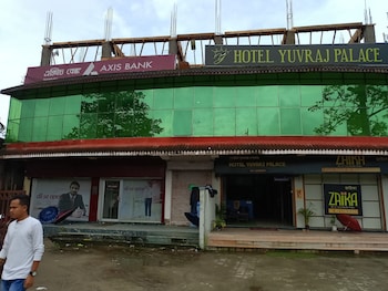 Hotel Yuvraj Palace,Dibrugarh>>Dhemaji,2 star
