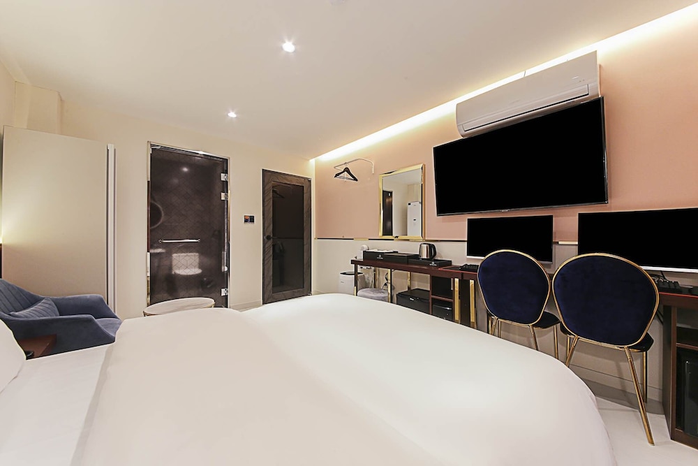 may hotel