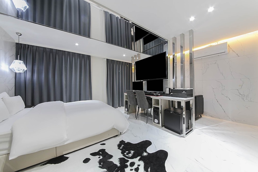 may hotel