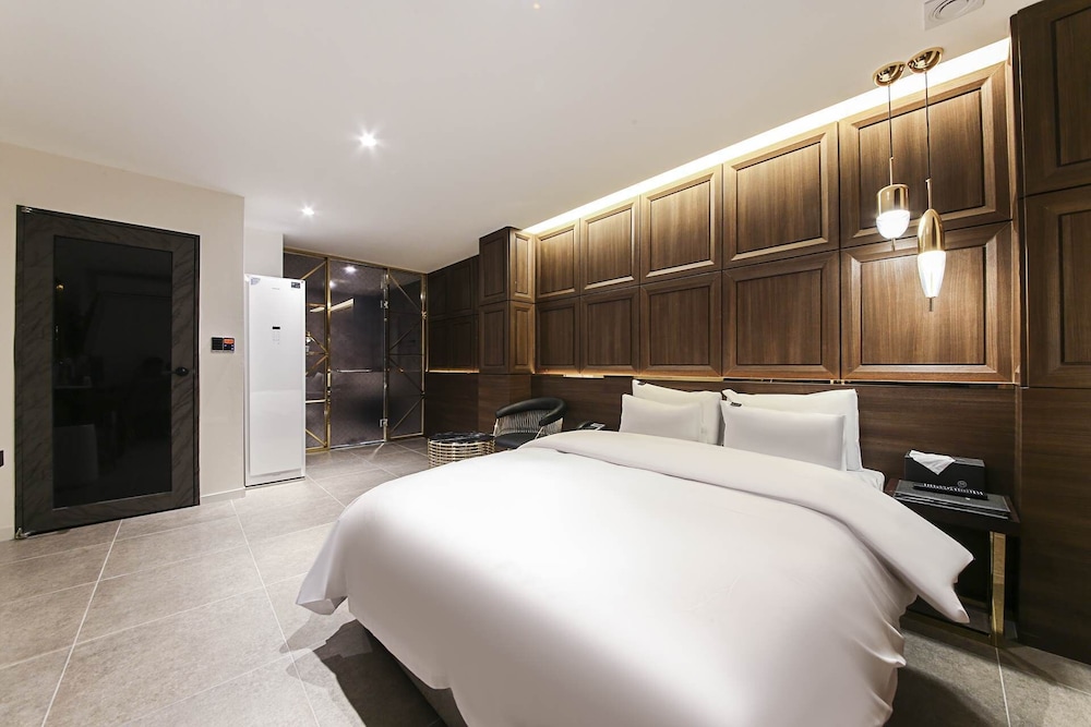 may hotel