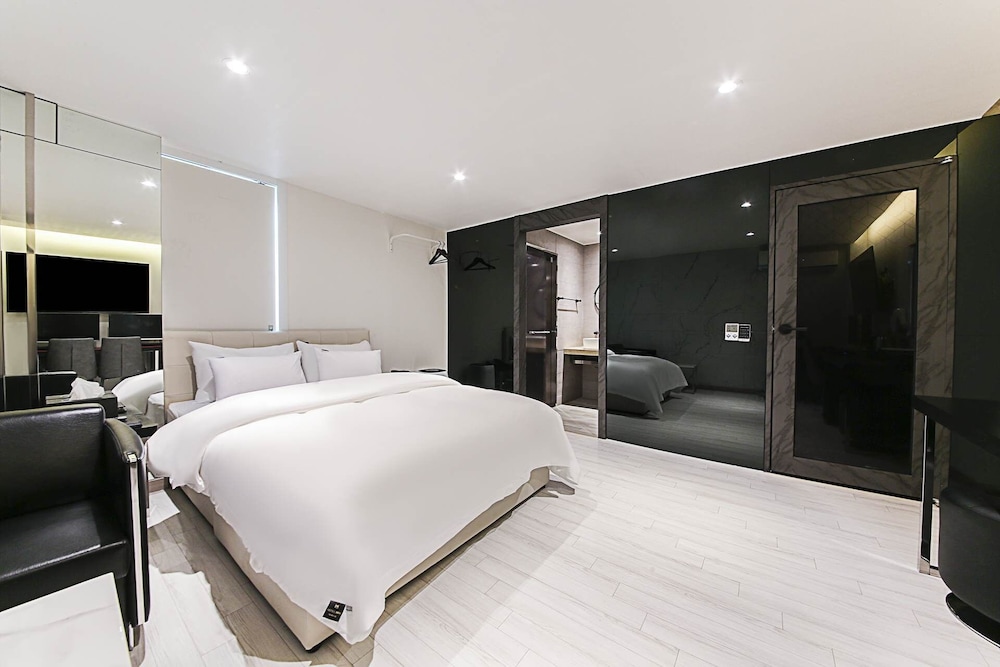 may hotel