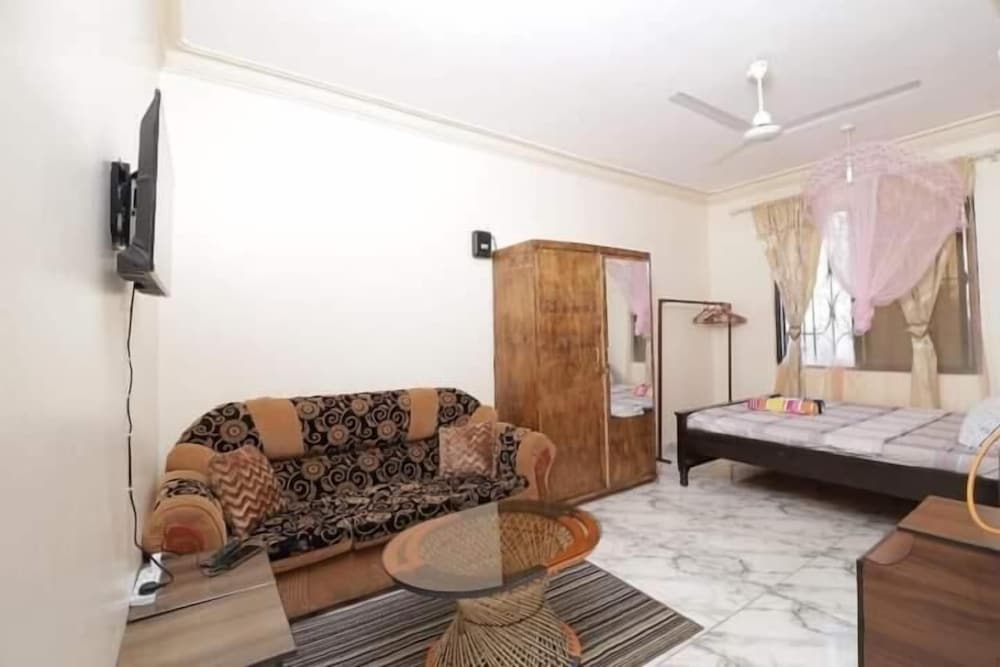 lux suites ganjoni studio apartment