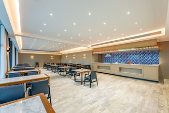 holiday inn express zhuhai guishan island an ihg hotel