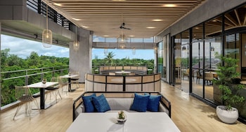 hyatt place makassar