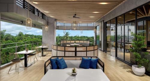 hyatt place makassar