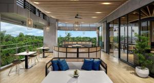 hyatt place makassar