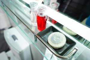 thonglor suites hotel