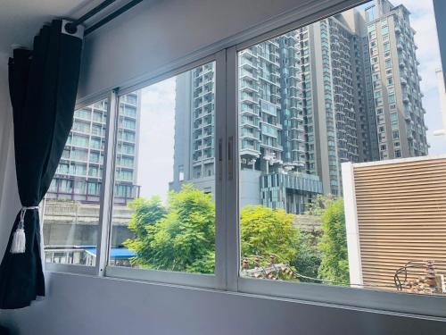 thonglor suites hotel