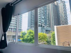 thonglor suites hotel