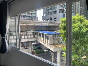 thonglor suites hotel