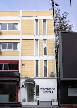 thonglor suites hotel