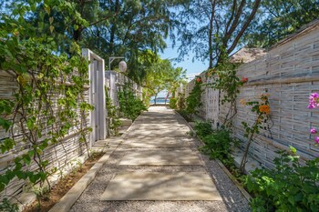 ora villas gili meno