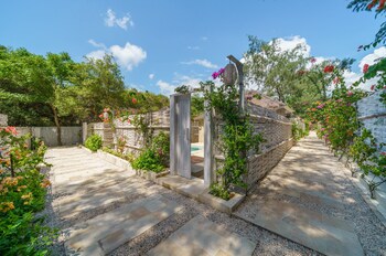 ora villas gili meno