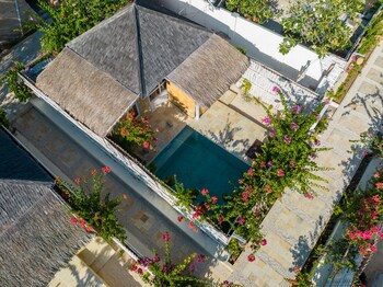 ora villas gili meno